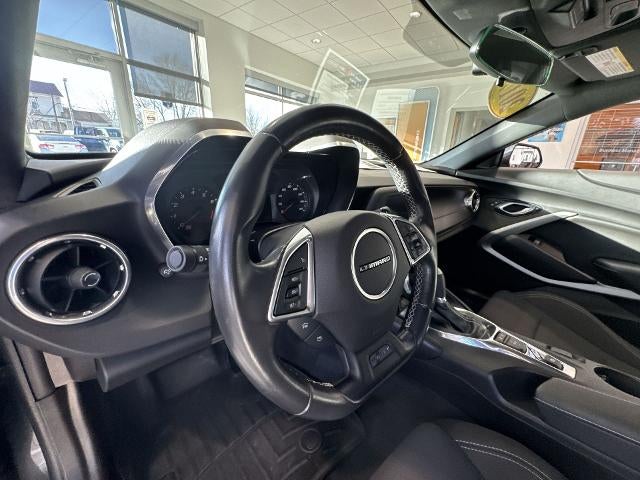 2017 Chevrolet Camaro 2dr Coupe 1LT