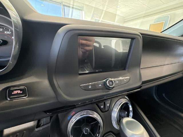 2017 Chevrolet Camaro 2dr Coupe 1LT