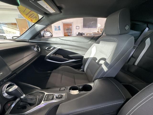 2017 Chevrolet Camaro 2dr Coupe 1LT