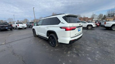 2025 Toyota Sequoia SR5 4WD (SE)