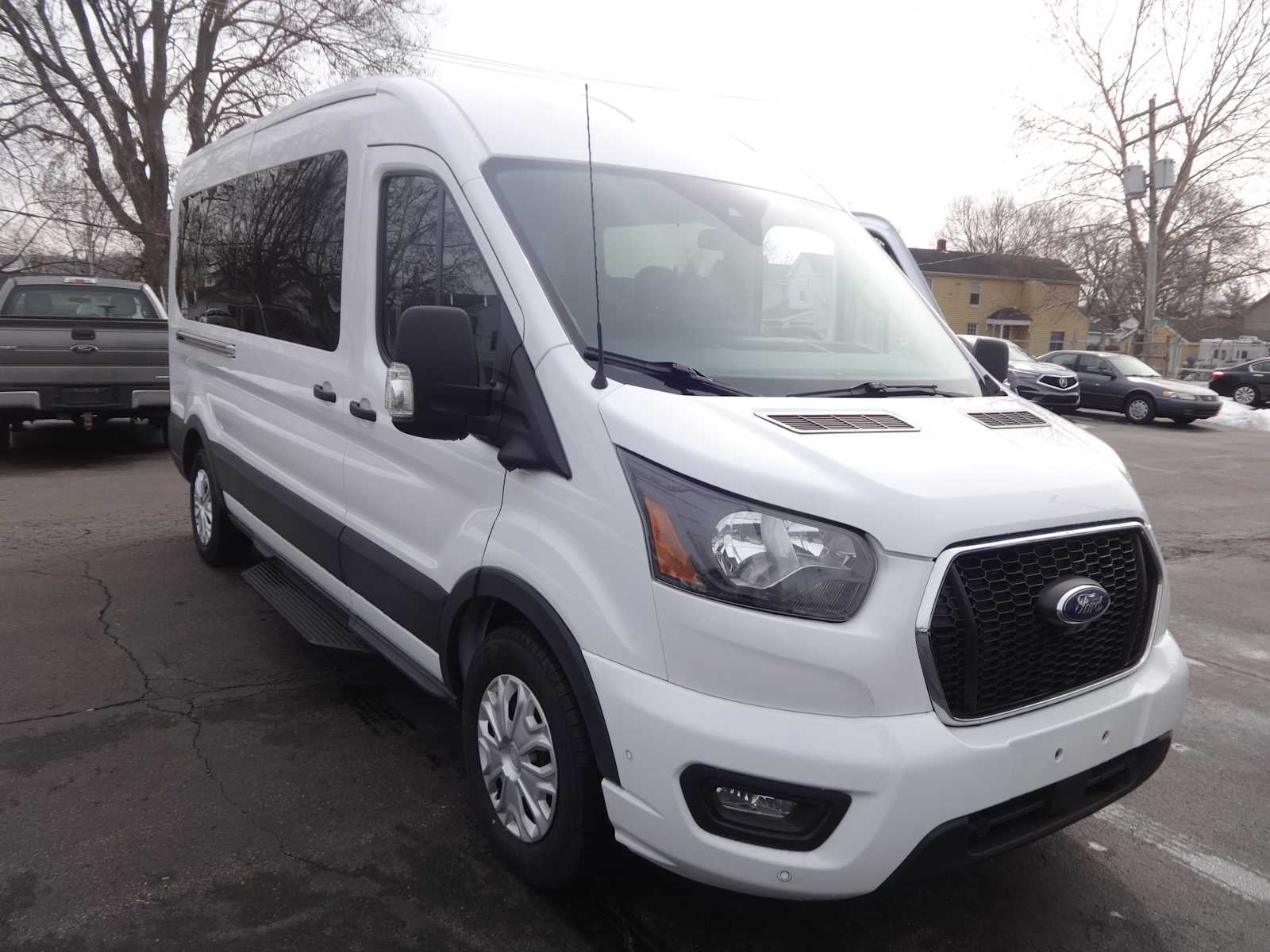 2023 Ford Transit Passenger Wagon XLT