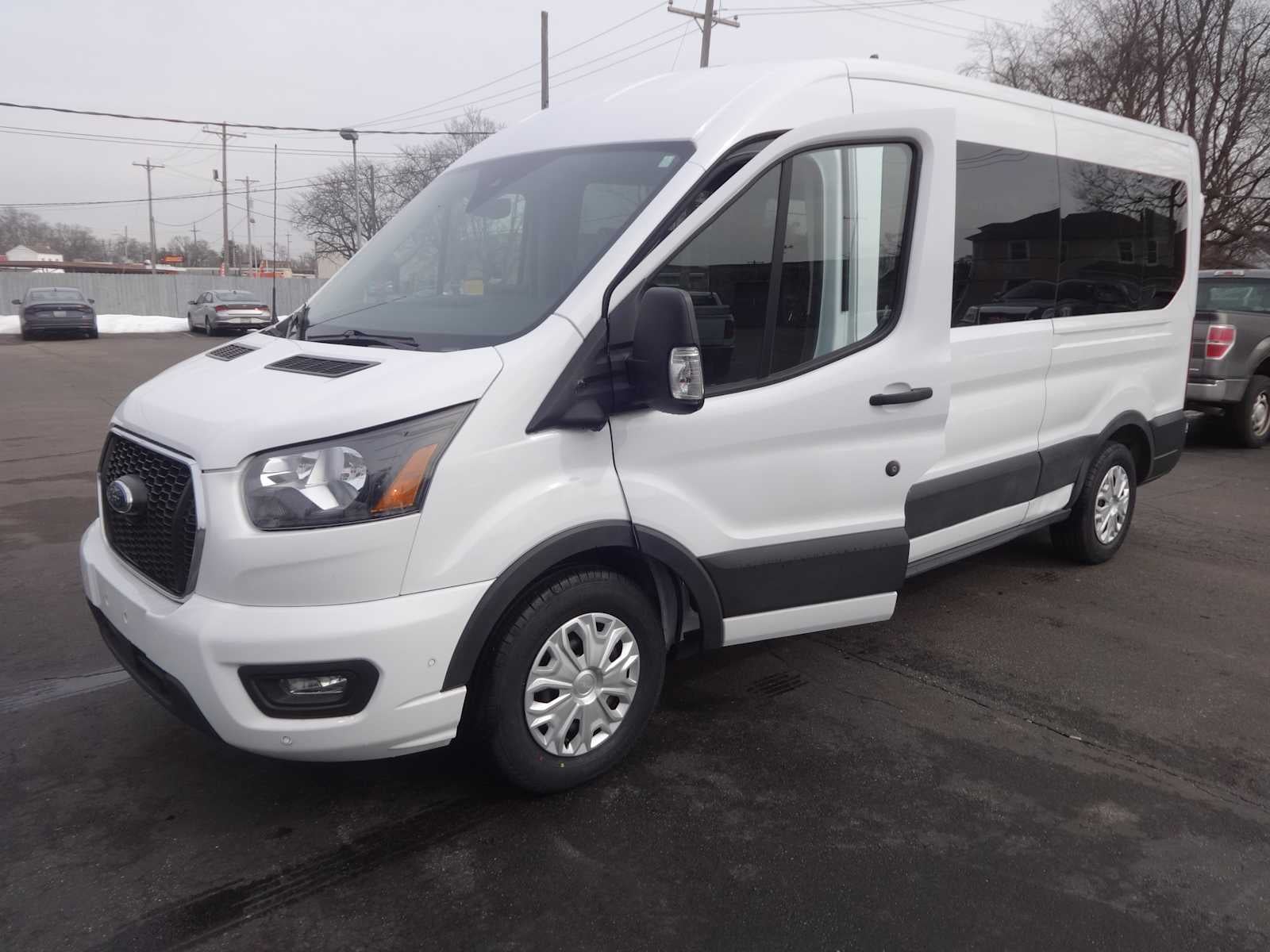 2023 Ford Transit Passenger Wagon XLT