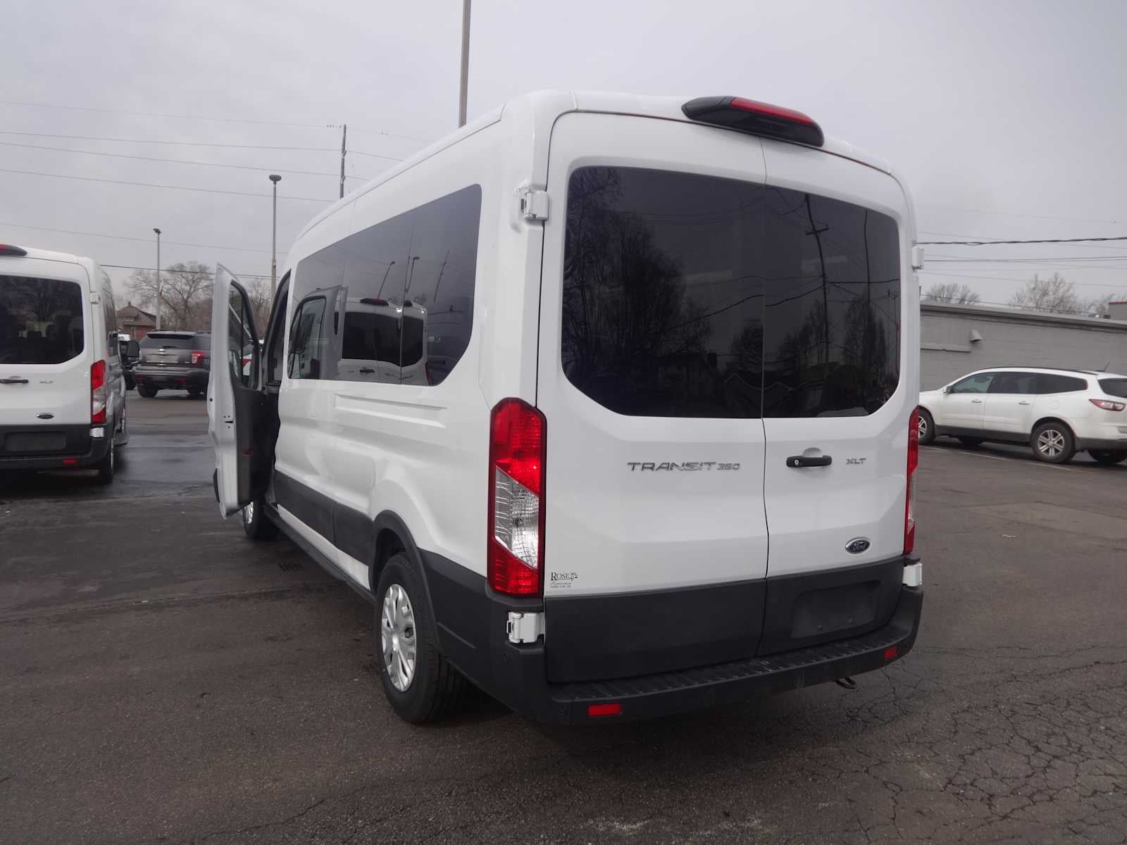 2023 Ford Transit Passenger Wagon XLT