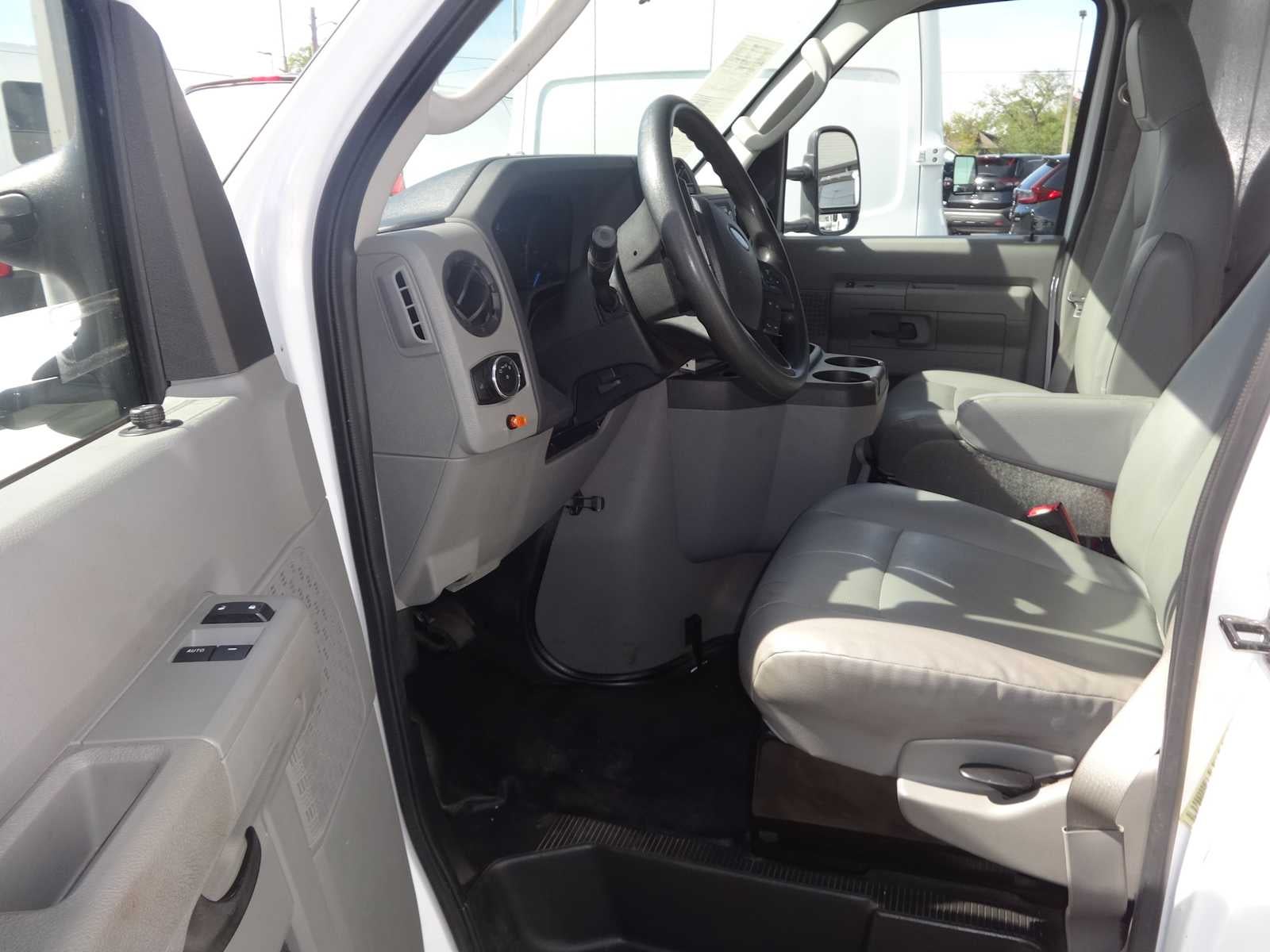 2024 Ford E-Series Cutaway E-450 DRW 176" WB