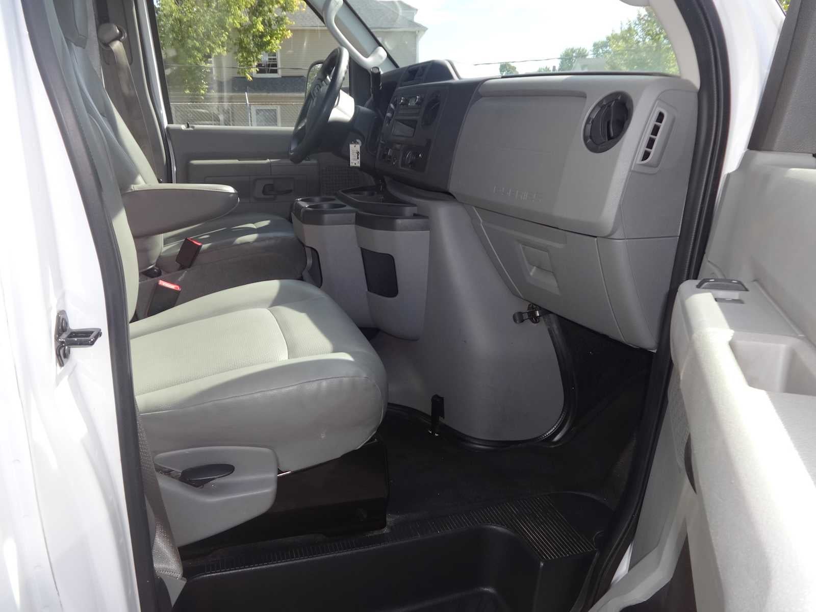 2024 Ford E-Series Cutaway E-450 DRW 176" WB