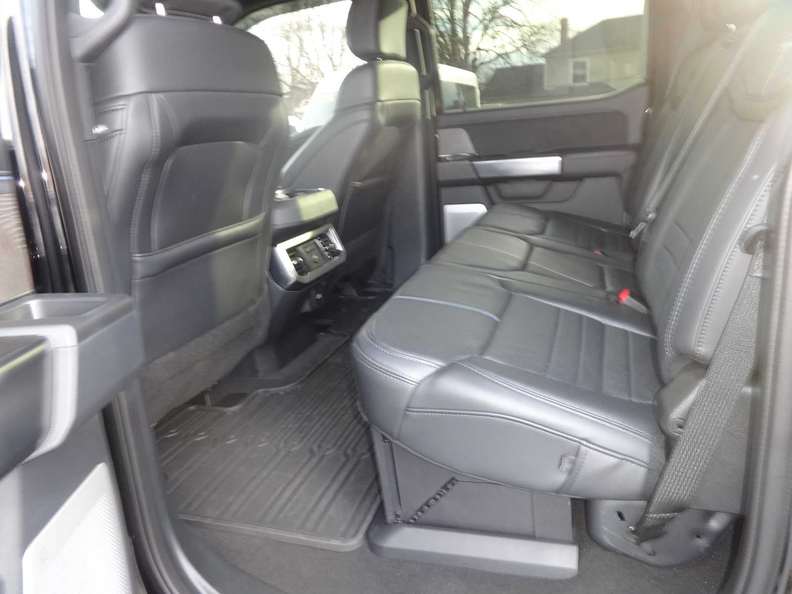 2025 Ford Super Duty F-350 SRW Platinum