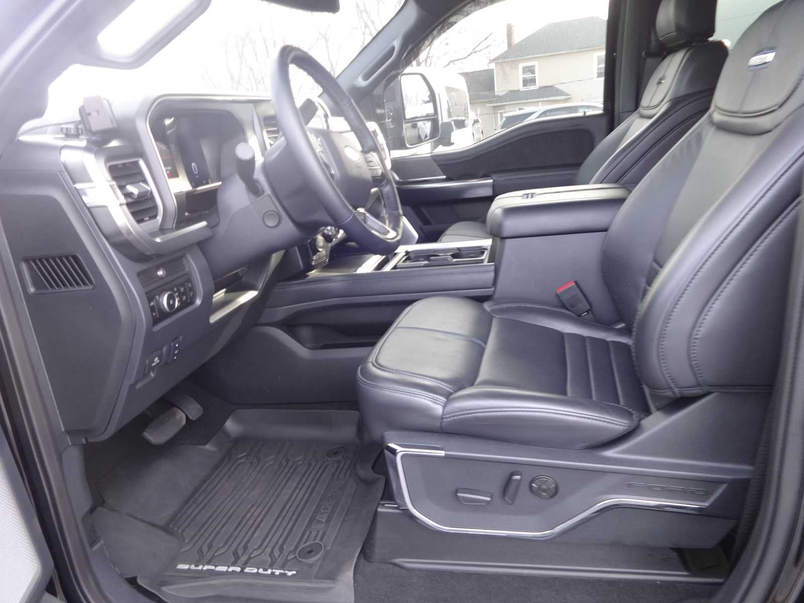 2025 Ford Super Duty F-350 SRW Platinum