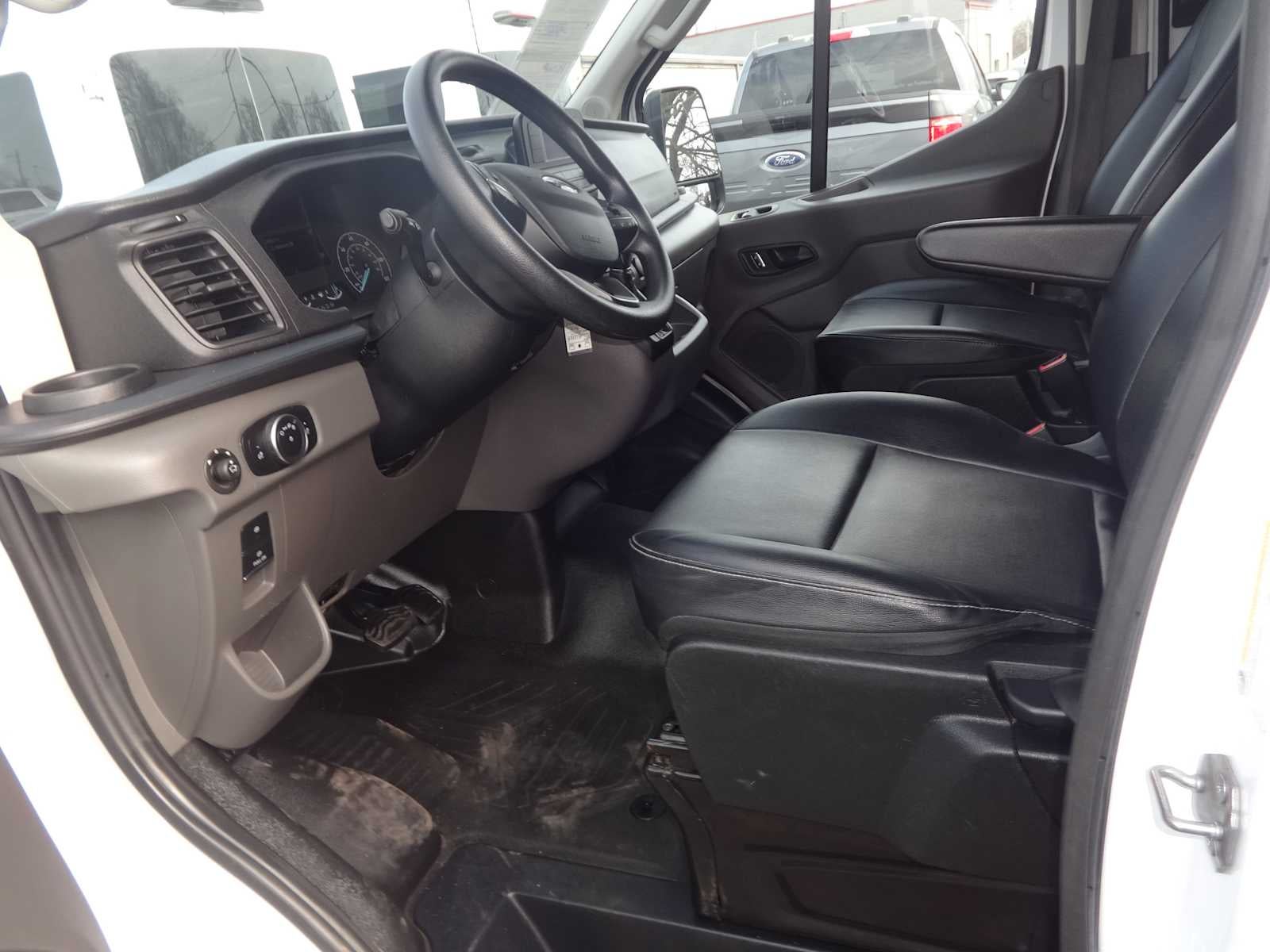 2024 Ford Transit Cargo Van T-250 148" Med Rf 9070 GVWR RWD