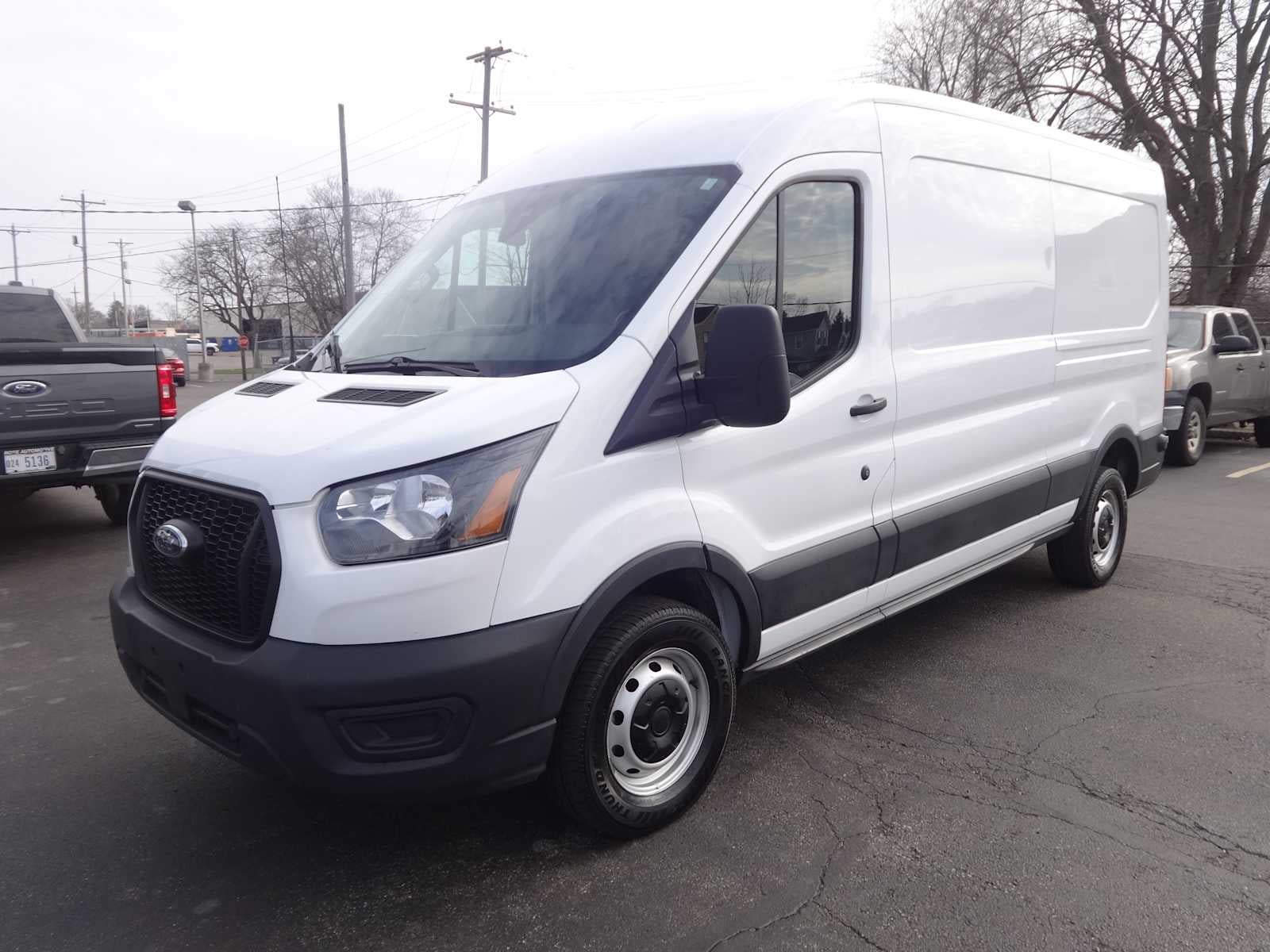 2024 Ford Transit Cargo Van T-250 148" Med Rf 9070 GVWR RWD