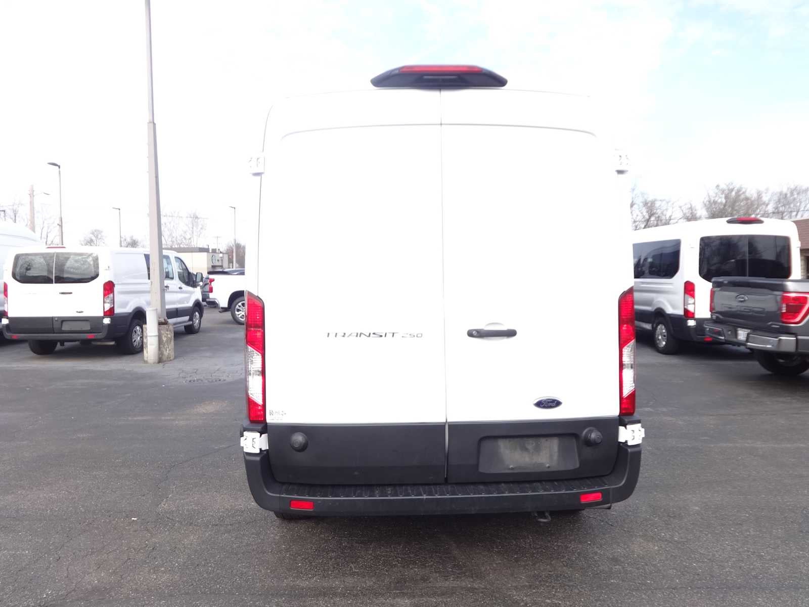 2024 Ford Transit Cargo Van T-250 148" Med Rf 9070 GVWR RWD