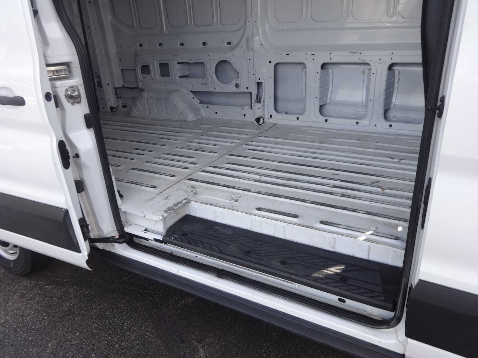 2023 Ford Transit Cargo Van T-250 148" Hi Rf 9070 GVWR RWD