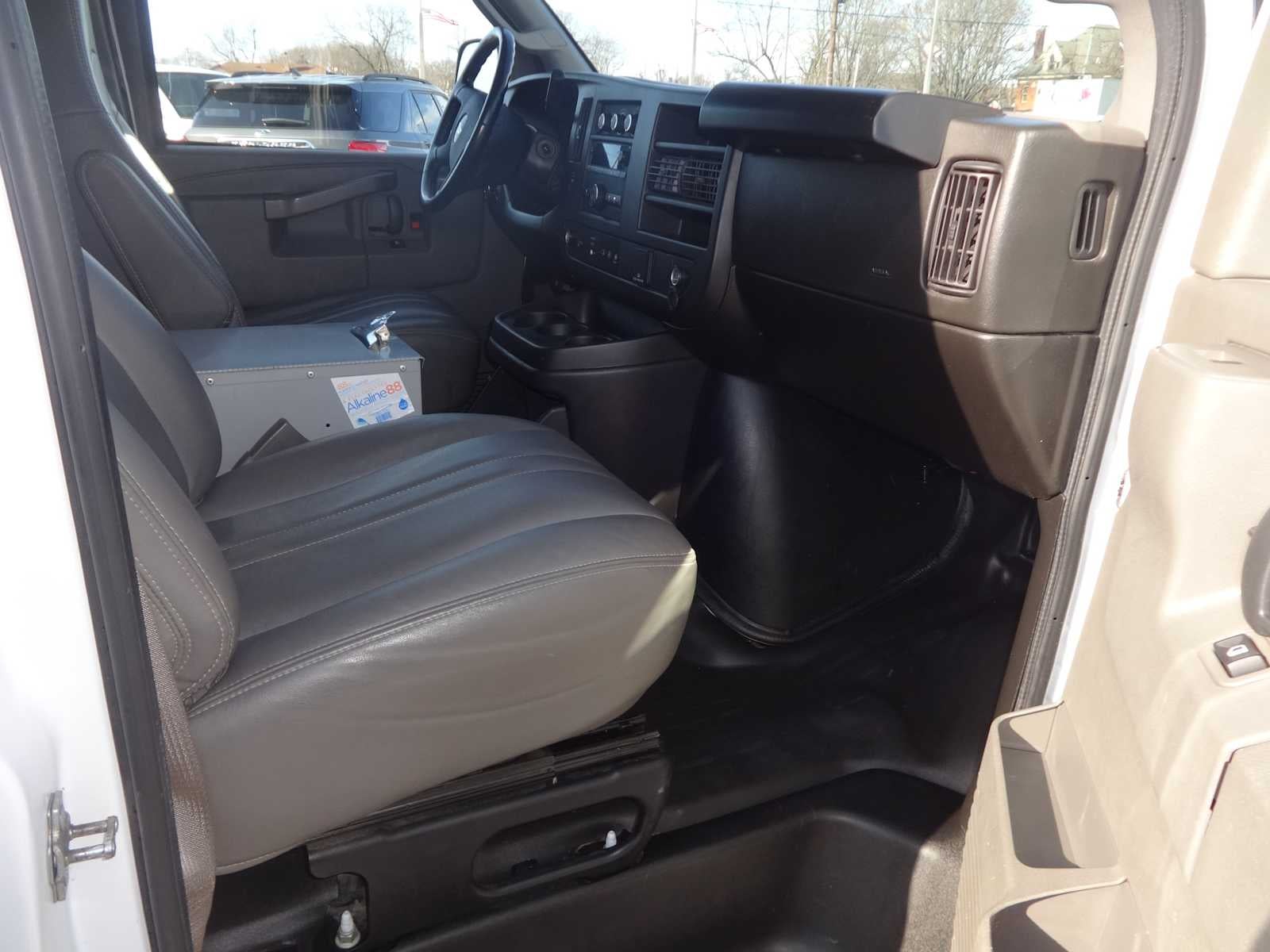 2022 Chevrolet Express RWD 2500 155"