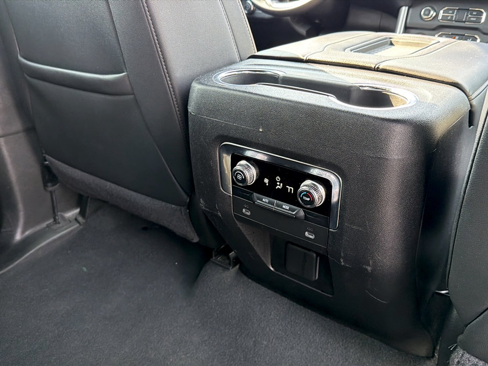2024 GMC Yukon 4WD SLT
