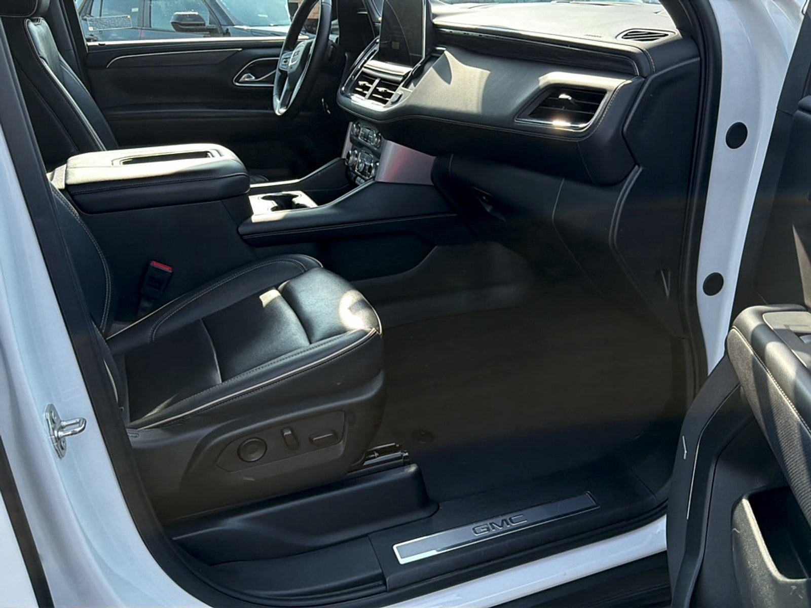 2024 GMC Yukon 4WD SLT