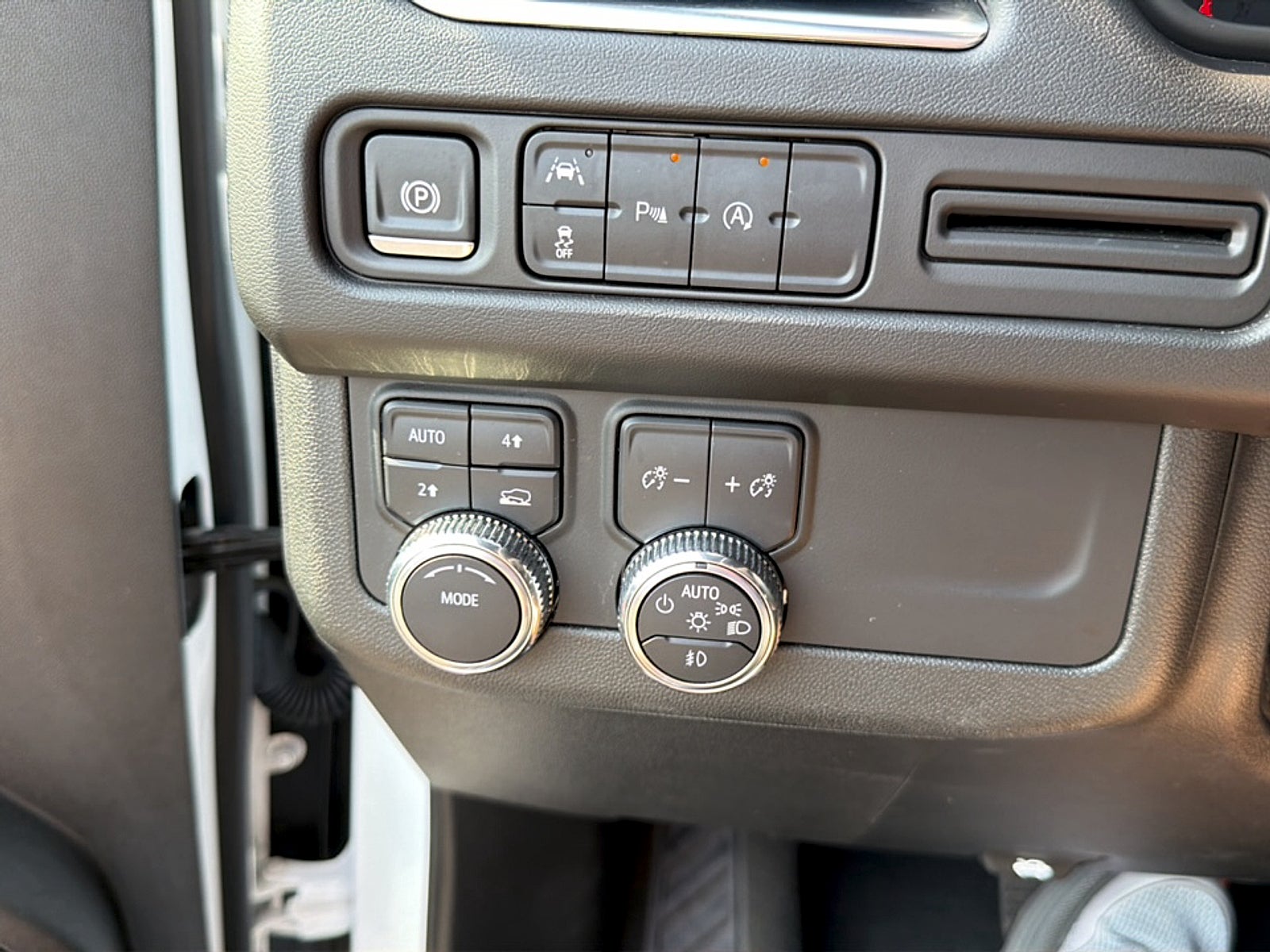 2024 GMC Yukon 4WD SLT