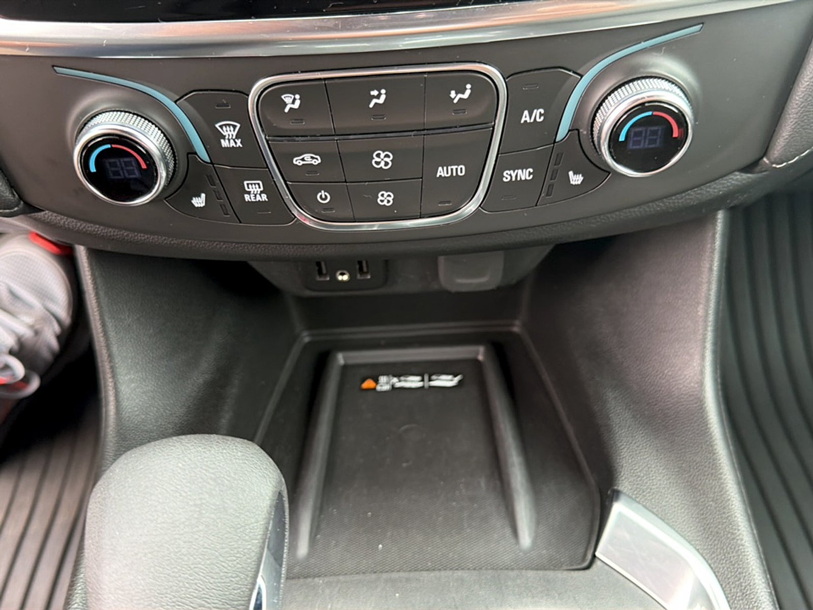 2023 Chevrolet Traverse FWD LT Cloth