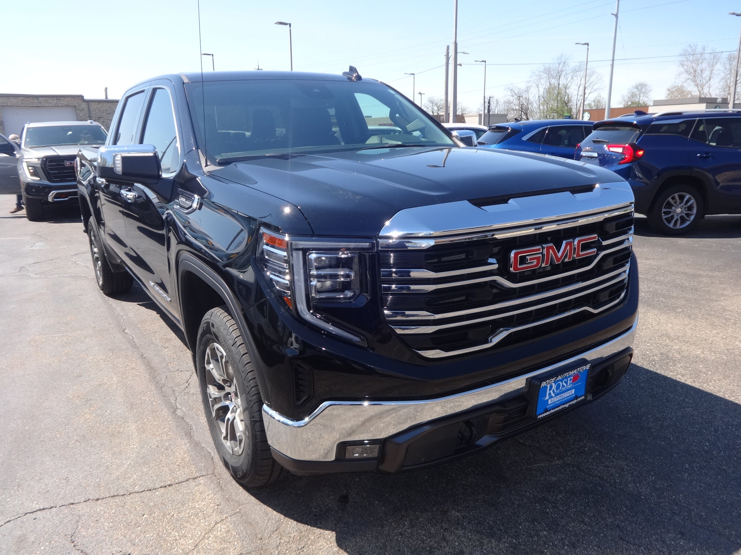 2025 GMC Sierra 1500 4WD Crew Cab Short Box SLT