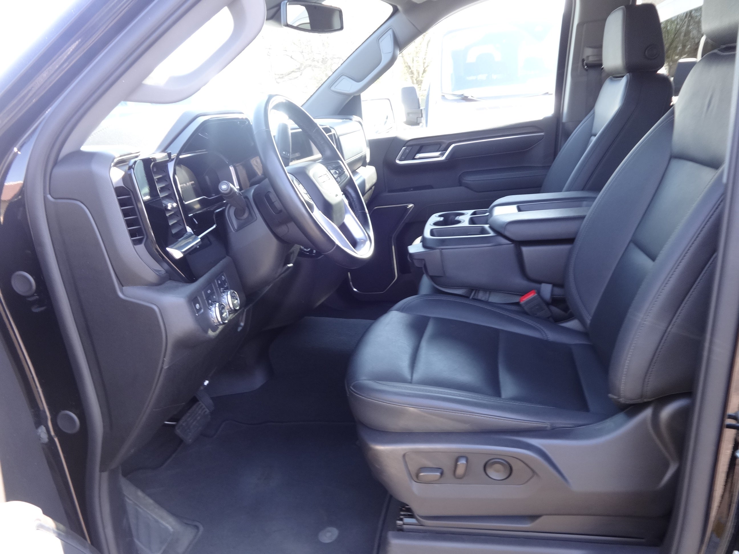 2025 GMC Sierra 1500 4WD Crew Cab Short Box SLT