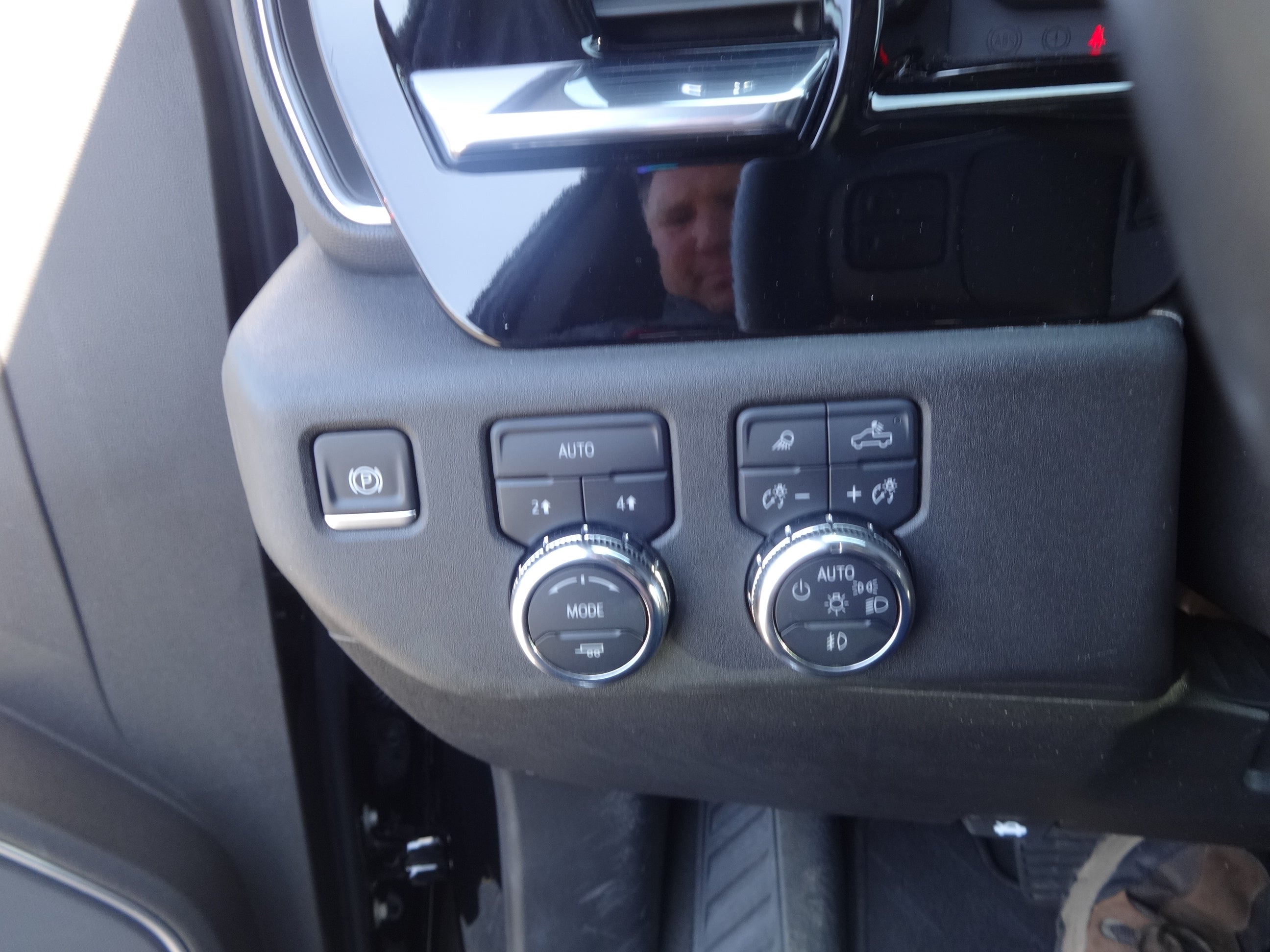 2025 GMC Sierra 1500 4WD Crew Cab Short Box SLT