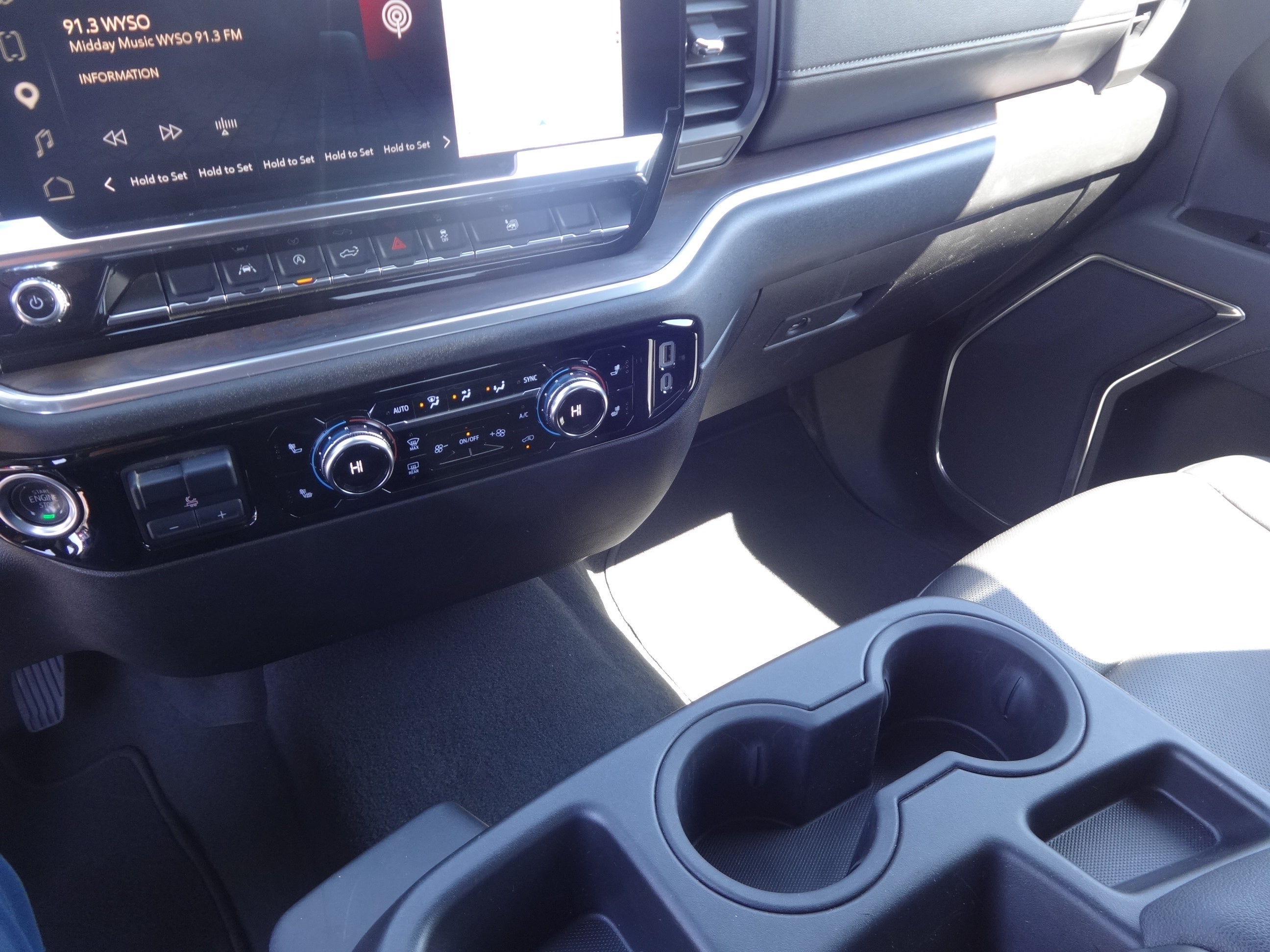 2025 GMC Sierra 1500 4WD Crew Cab Short Box SLT