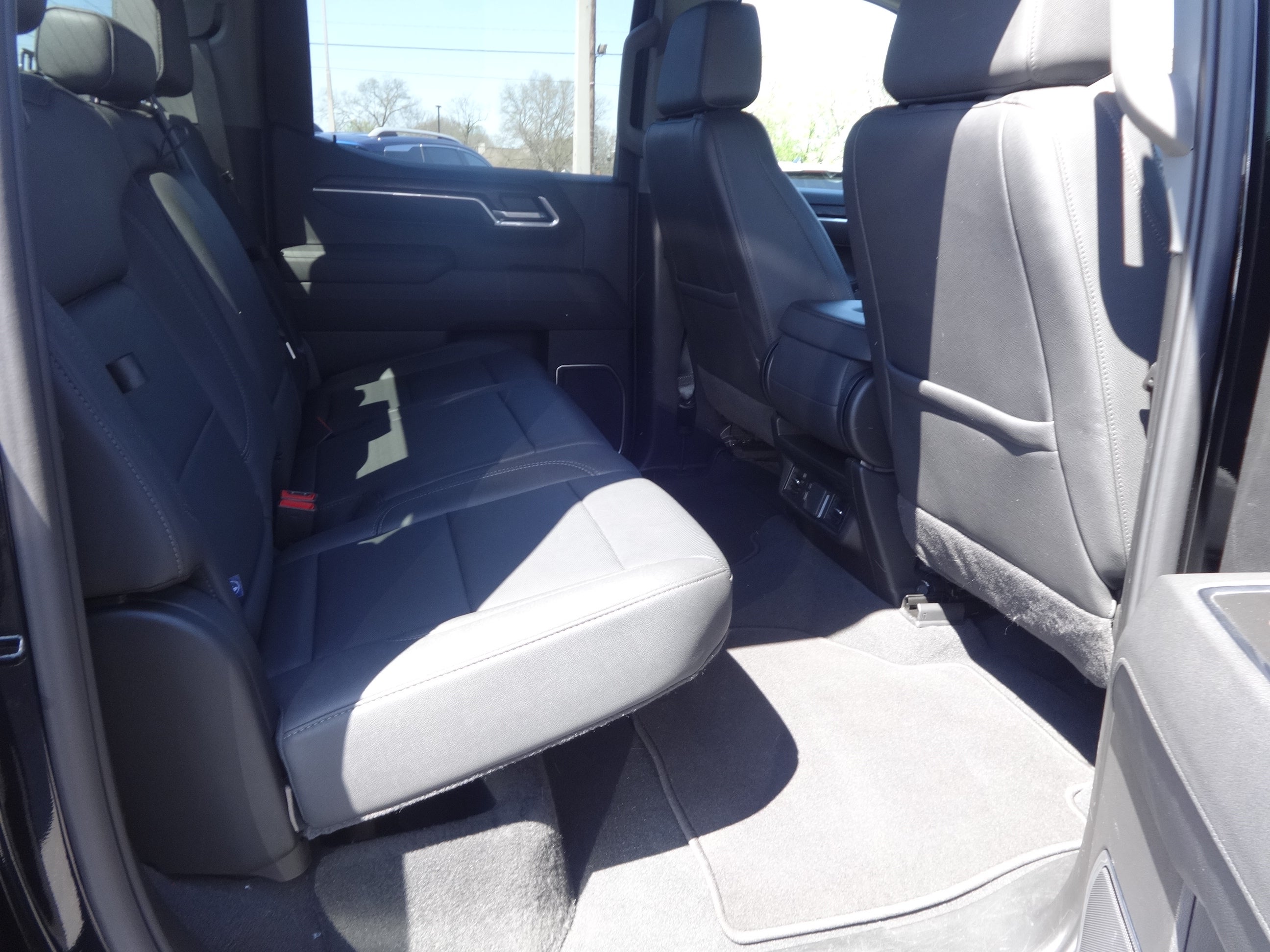 2025 GMC Sierra 1500 4WD Crew Cab Short Box SLT