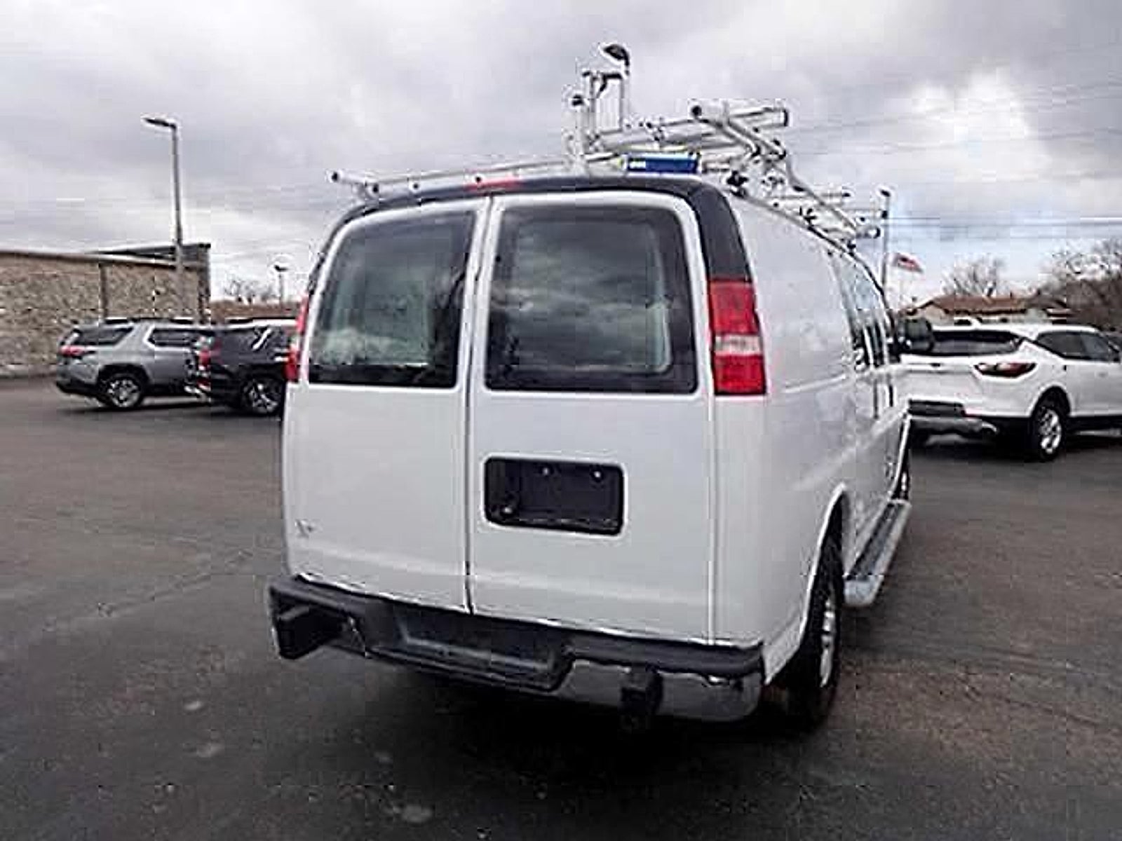 2020 GMC Savana Cargo Van RWD 2500 135"