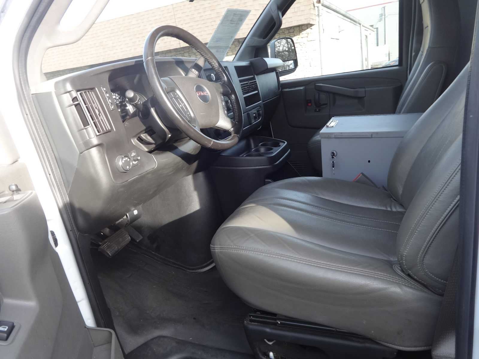 2023 GMC Savana RWD 3500 135"