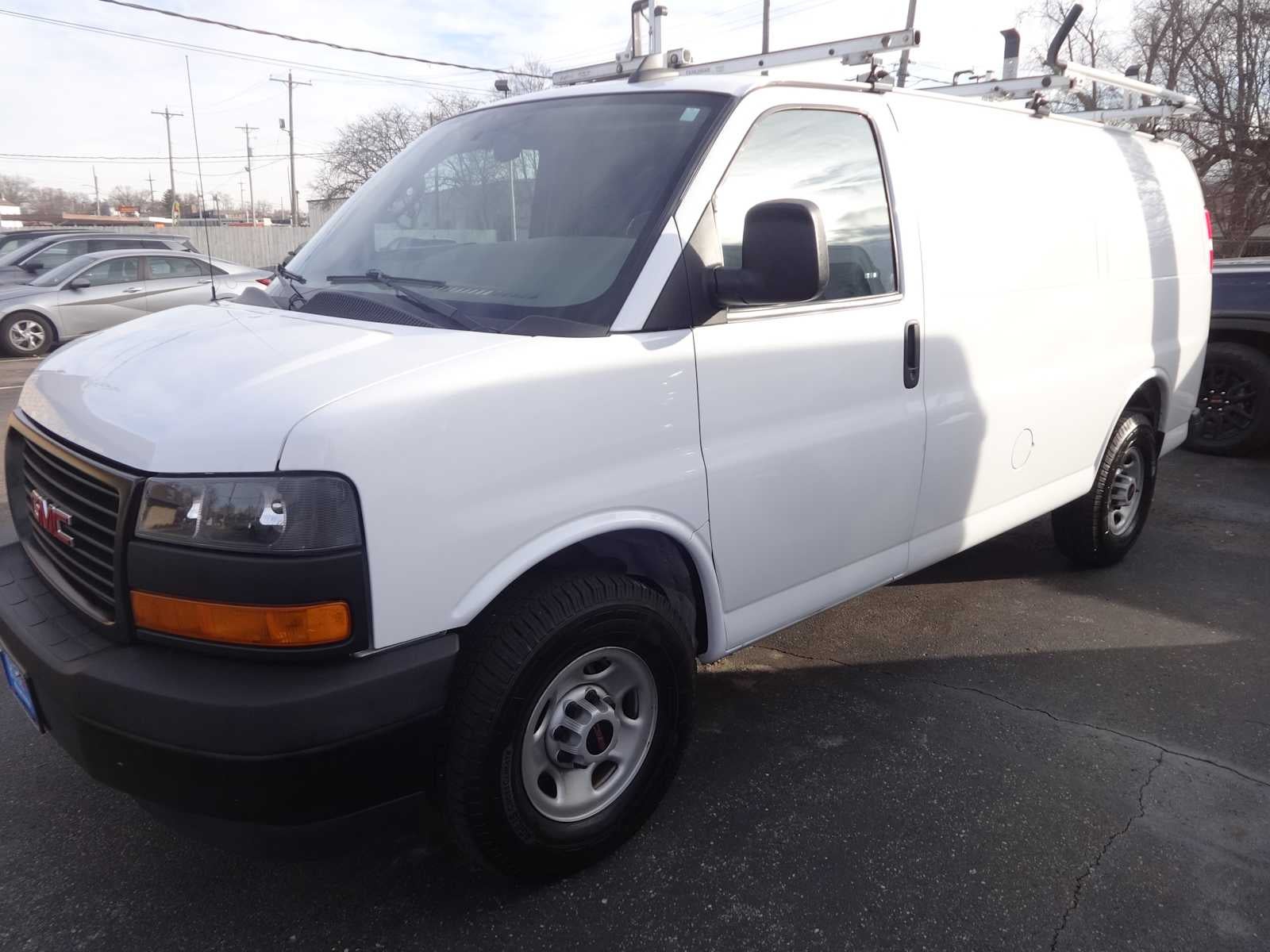 2023 GMC Savana RWD 3500 135"