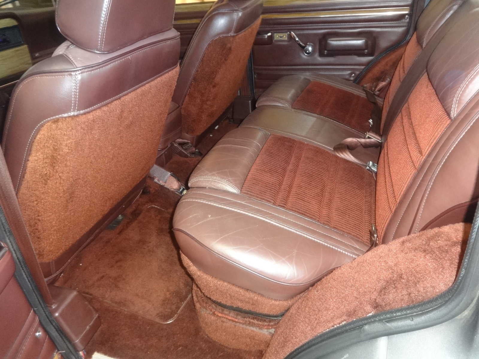 1989 Jeep Grand Wagoneer 4dr Wagon 4WD