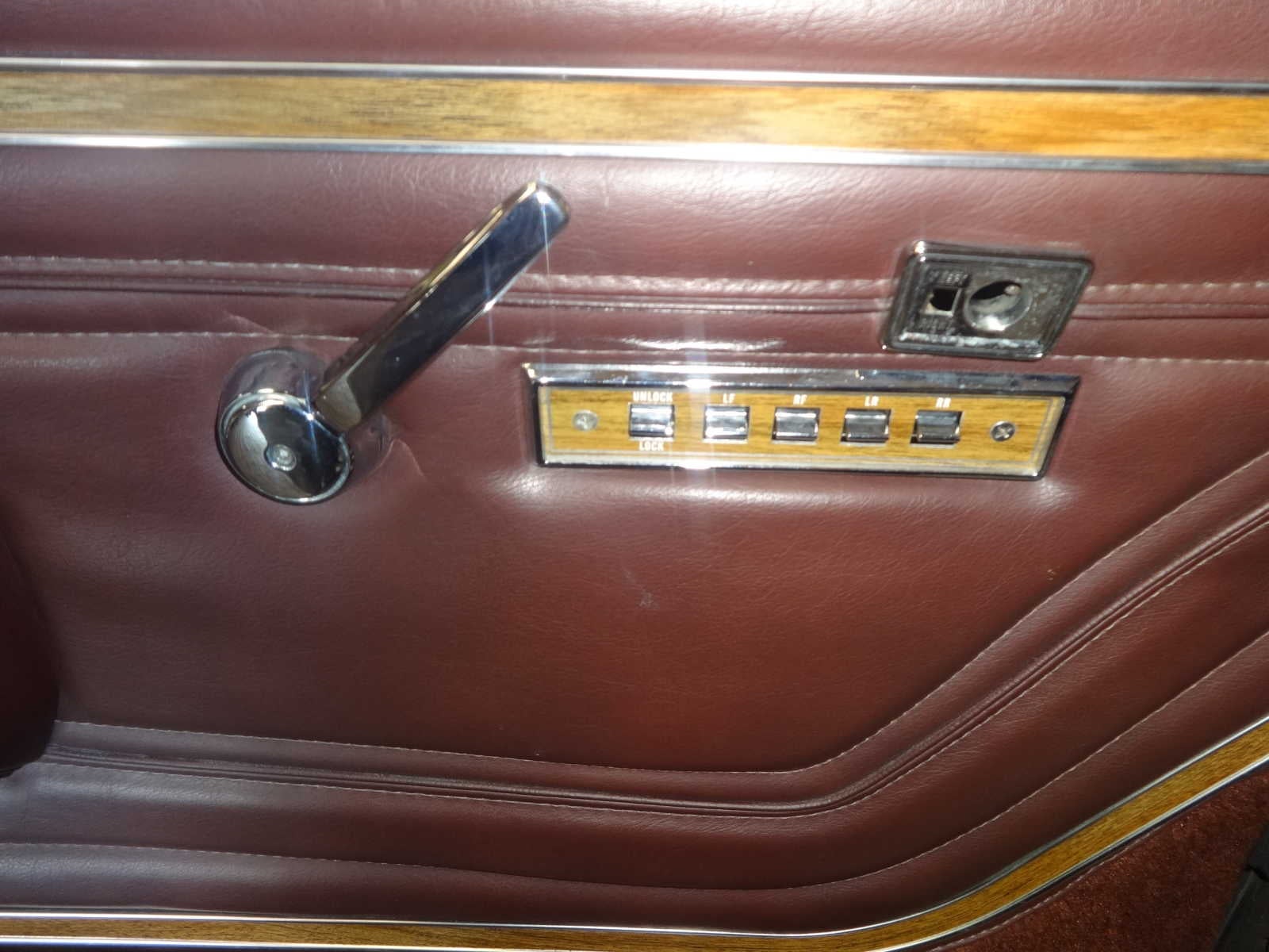 1989 Jeep Grand Wagoneer 4dr Wagon 4WD