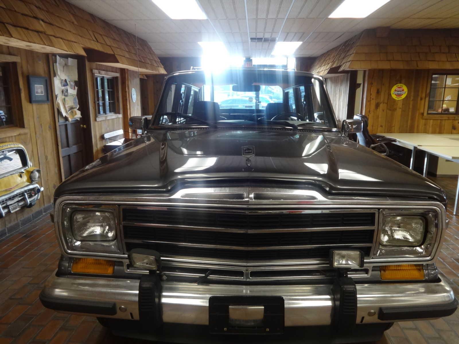 1989 Jeep Grand Wagoneer 4dr Wagon 4WD
