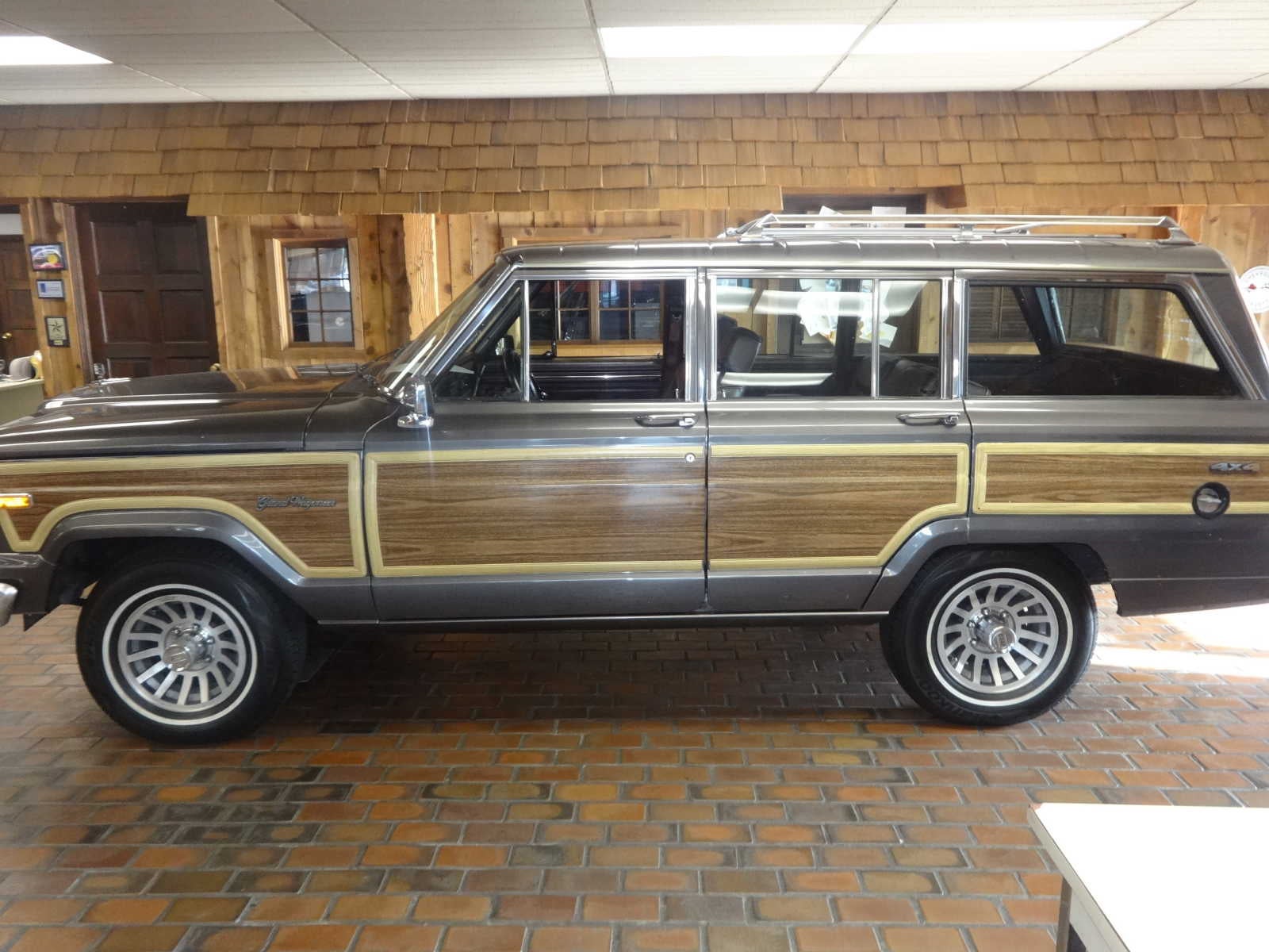 1989 Jeep Grand Wagoneer 4dr Wagon 4WD