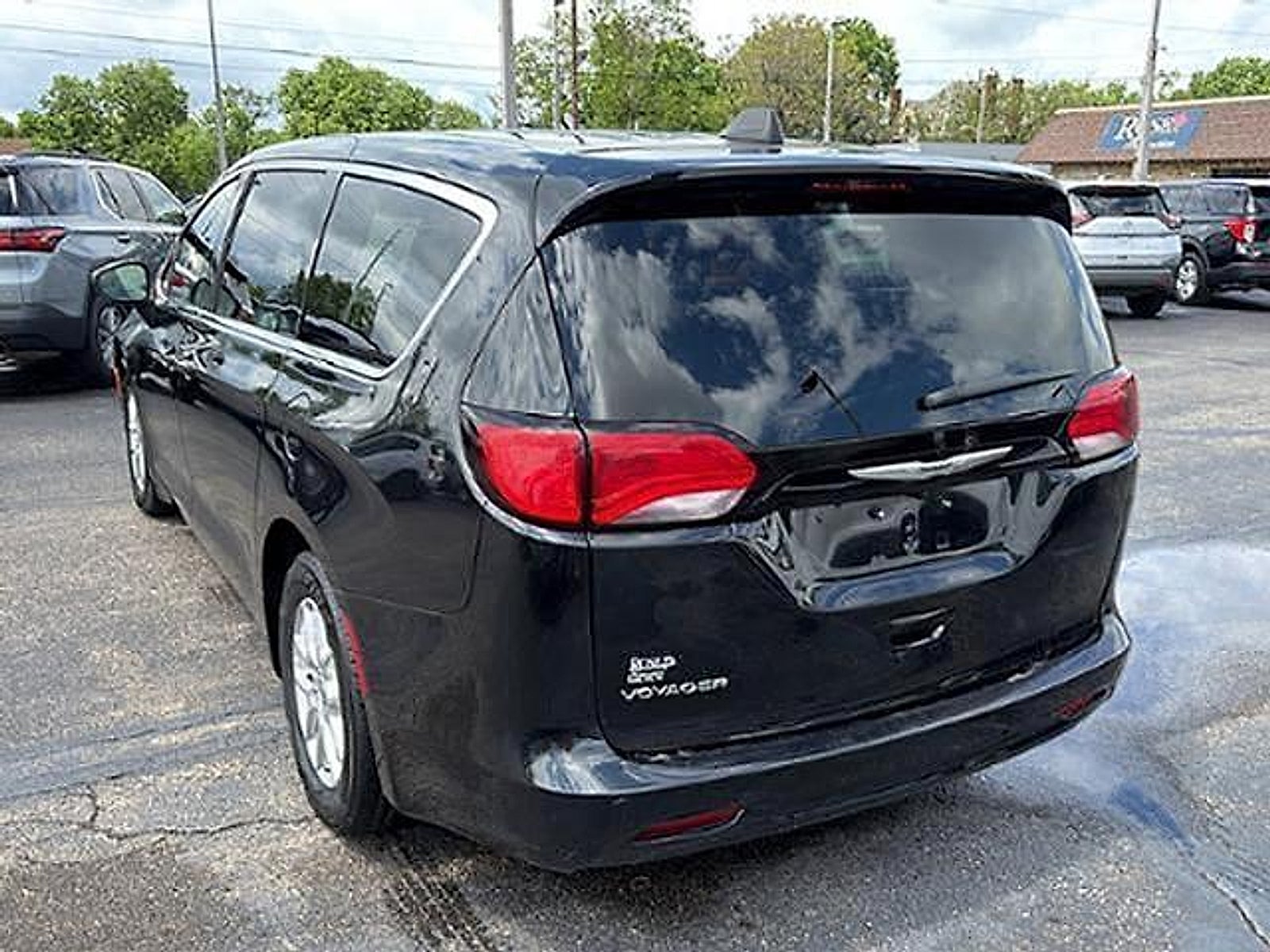 2023 Chrysler Voyager LX