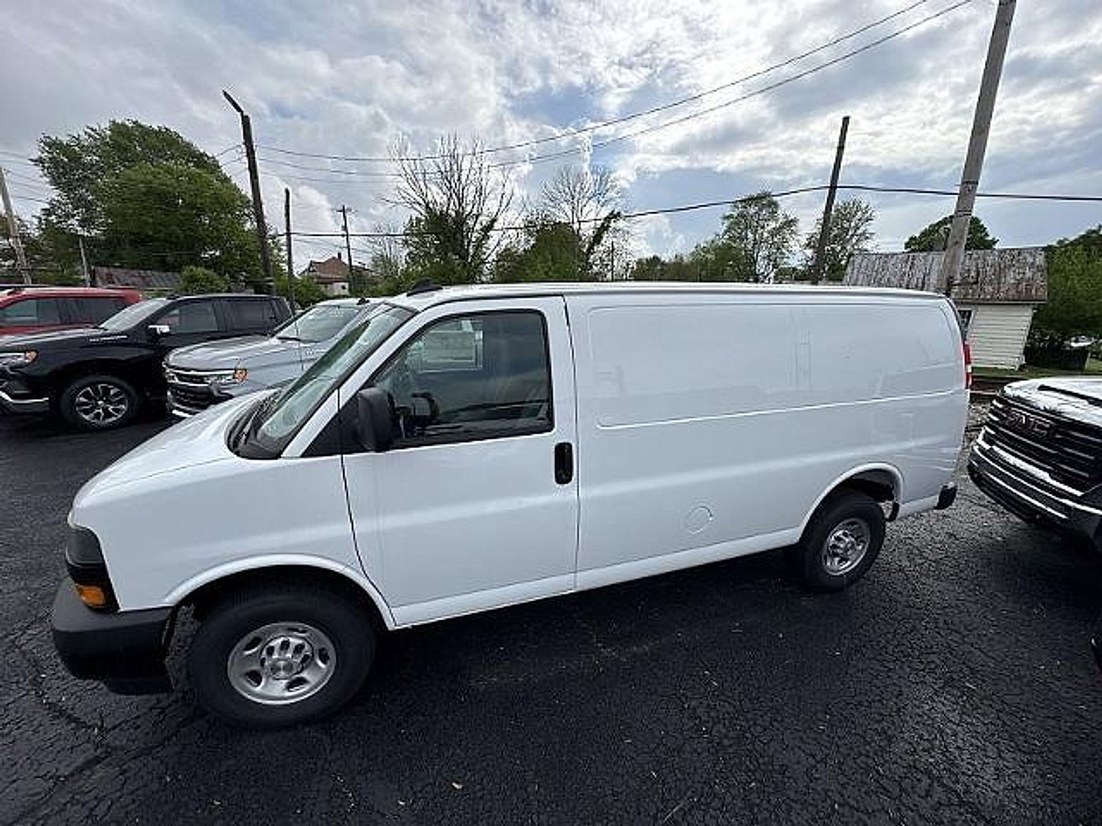 2025 Chevrolet Express Cargo WT