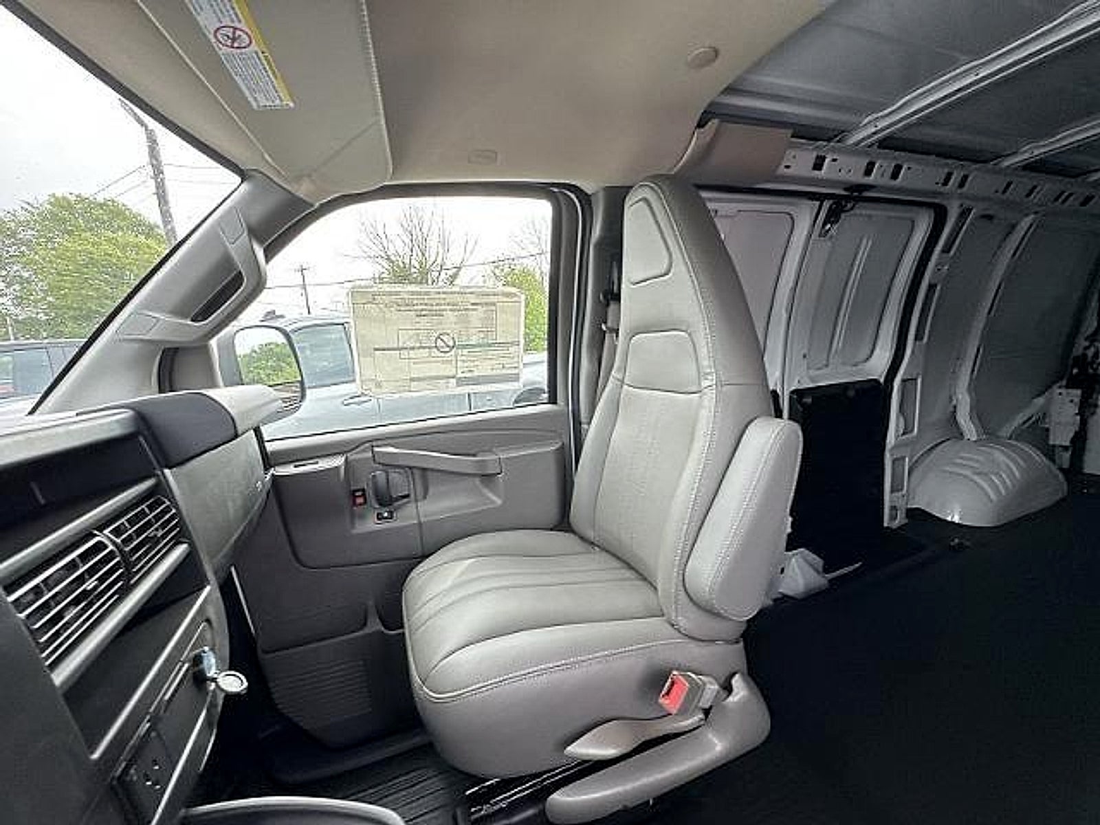 2025 Chevrolet Express Cargo WT