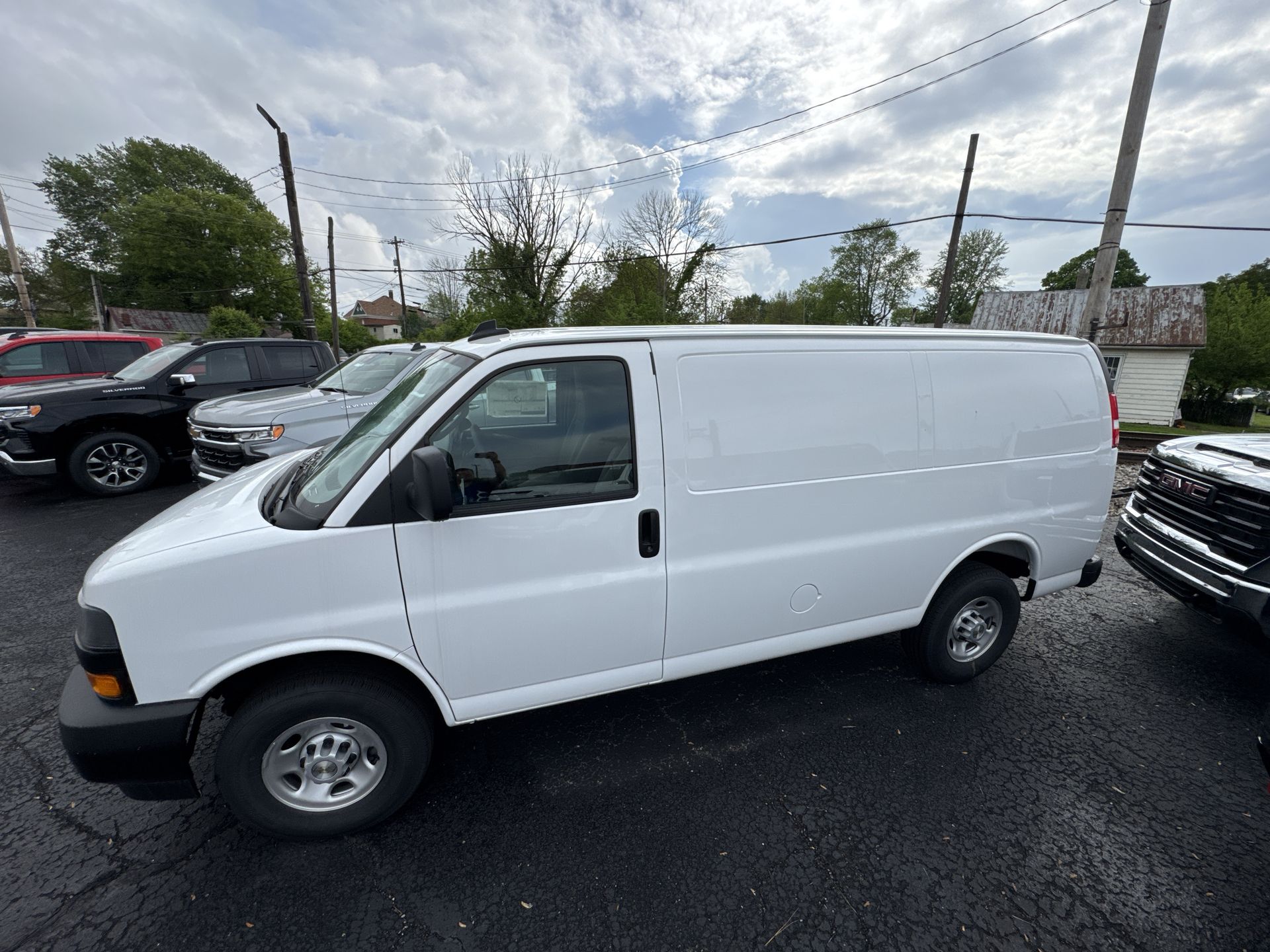 2025 Chevrolet Express Cargo WT
