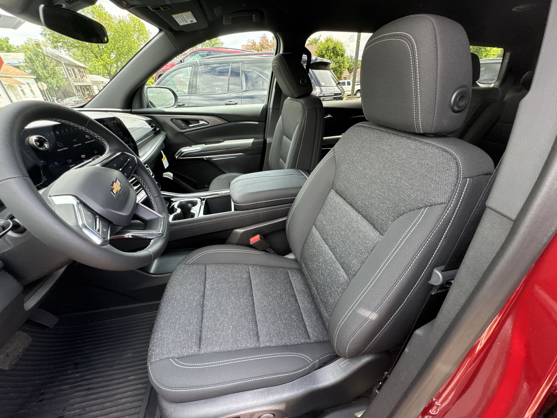 2025 Chevrolet Traverse LT - Photo 27