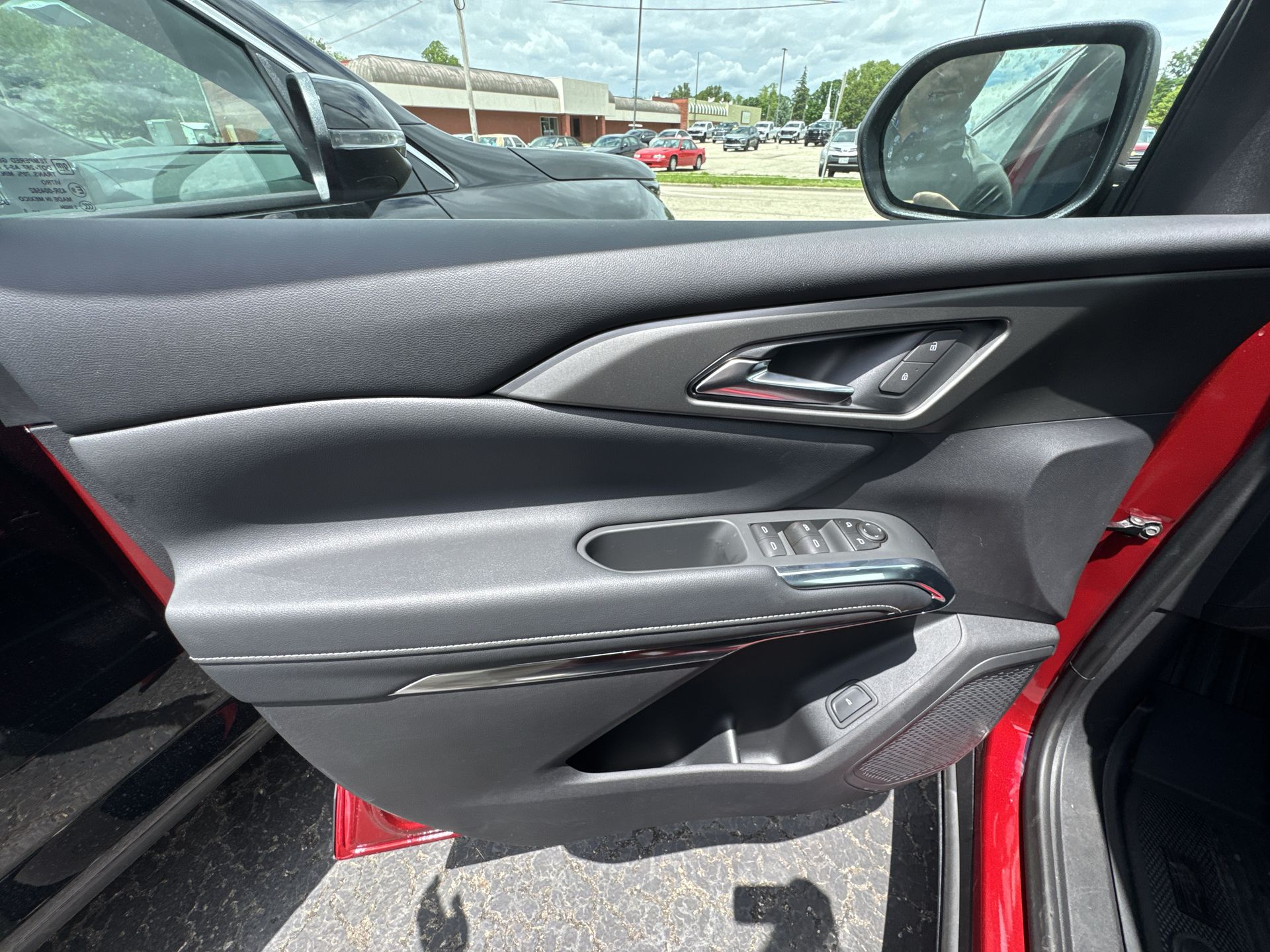 2025 Chevrolet Traverse LT - Photo 30